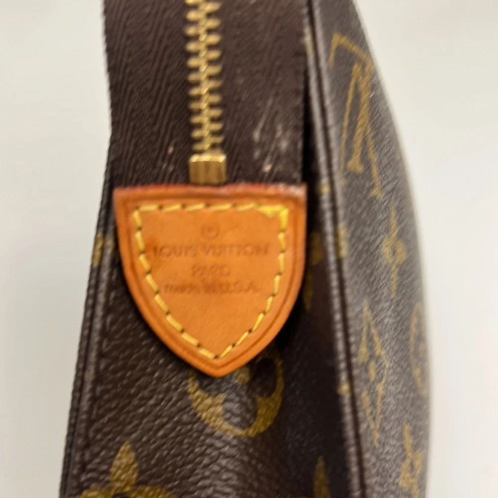 SOLD. Louis Vuitton Toiletry 19 pouch monogram - Picture 5 of 13